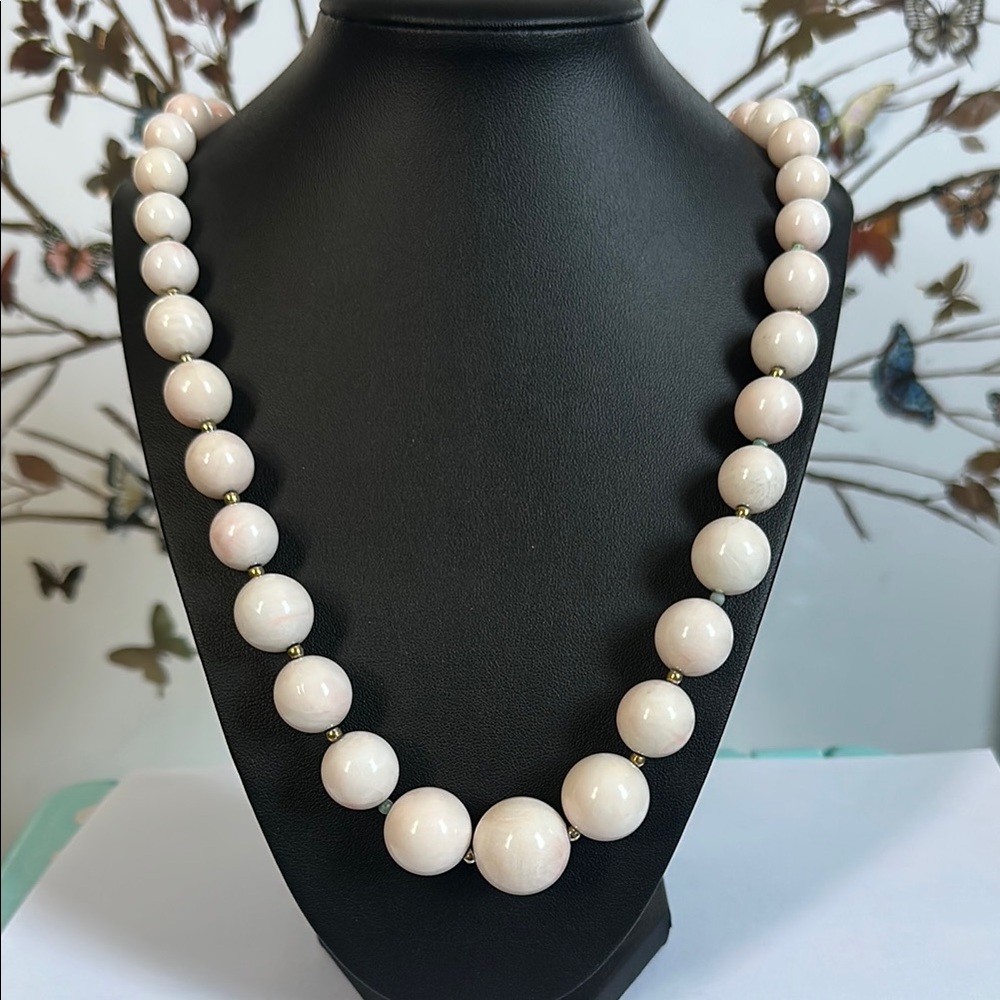 Elegant Cream Beaded Necklace